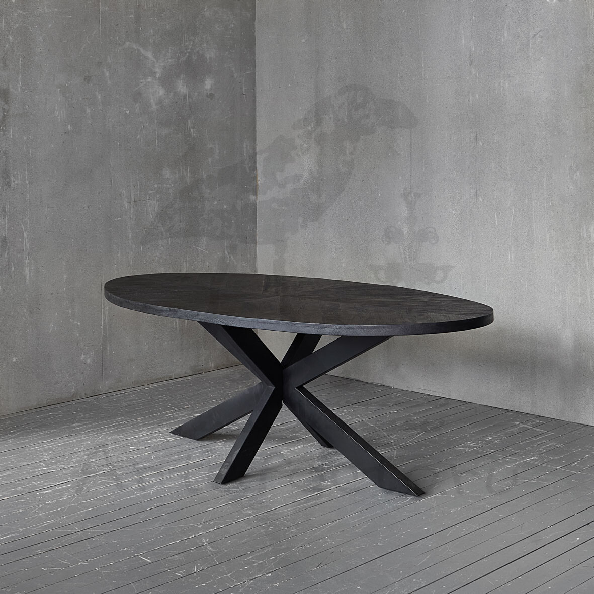 Черный овальный стол из массива манго
