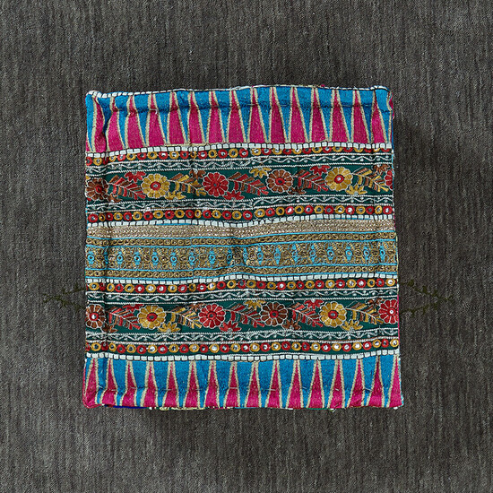 Этническая напольная подушка с вышивкой