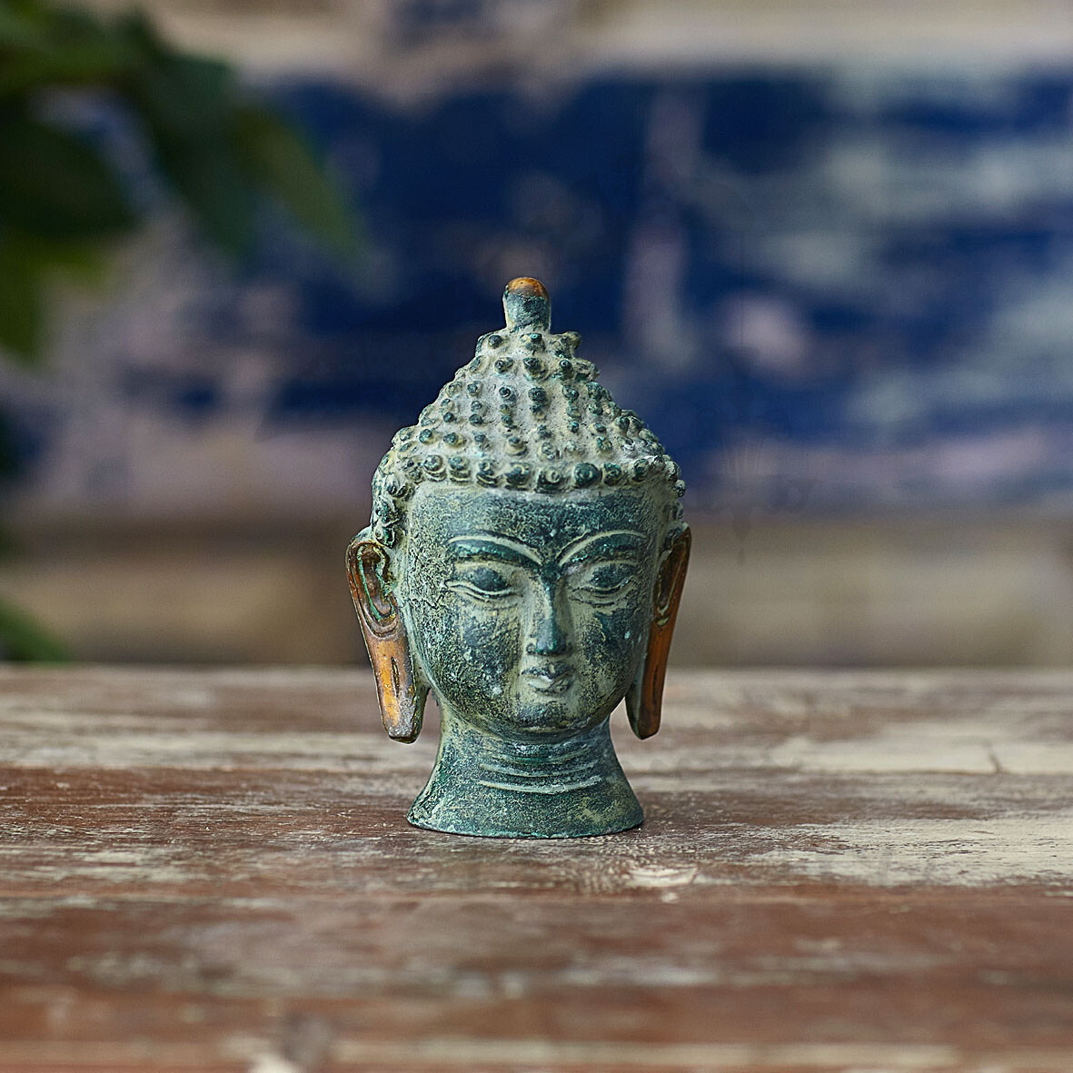 Небольшая индийская статуэтка голова Будды