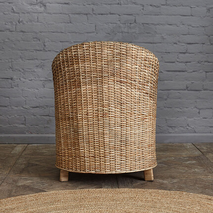 Плетеное садовое кресло из ротанга