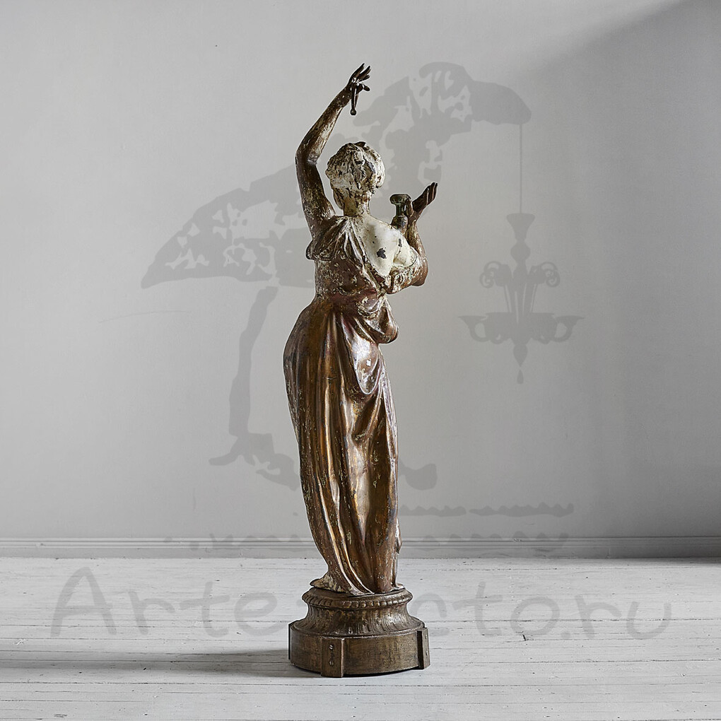 Антикварная статуя Iron Lady