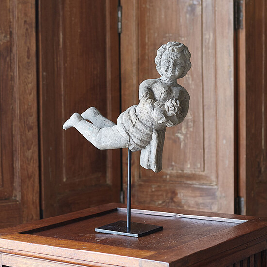 Деревянная статуэтка ангел на подставке