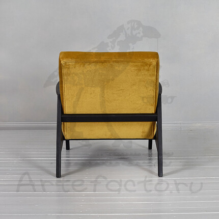Желтое кресло в стиле ретро