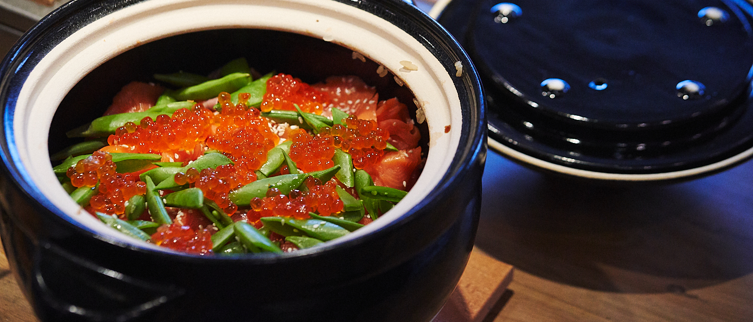 Ленивые суши: рис с лососем и икрой