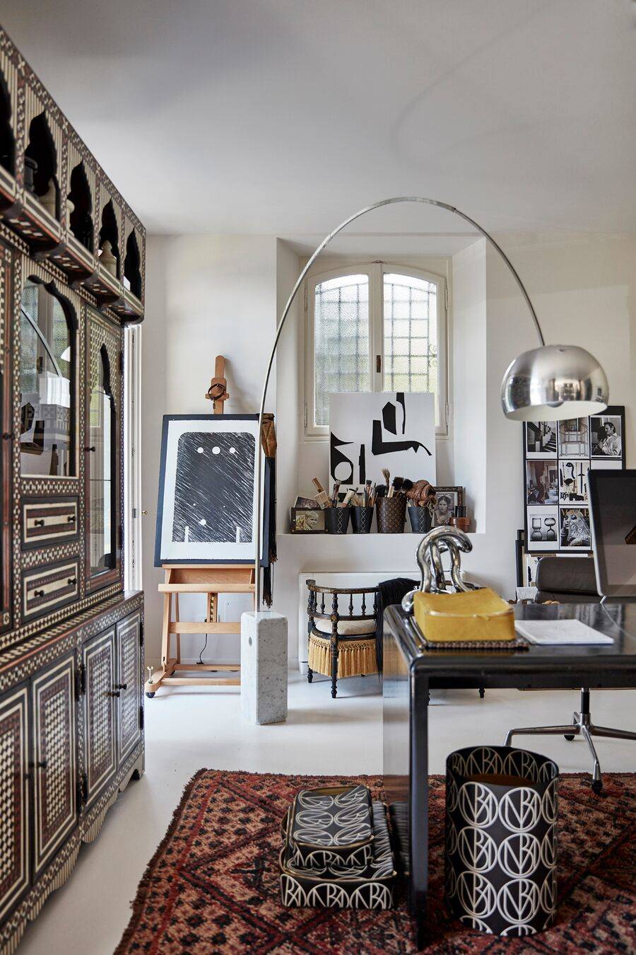 Интерьер кабинета в эклектичном стиле в доме дизайнера Мален Биргер