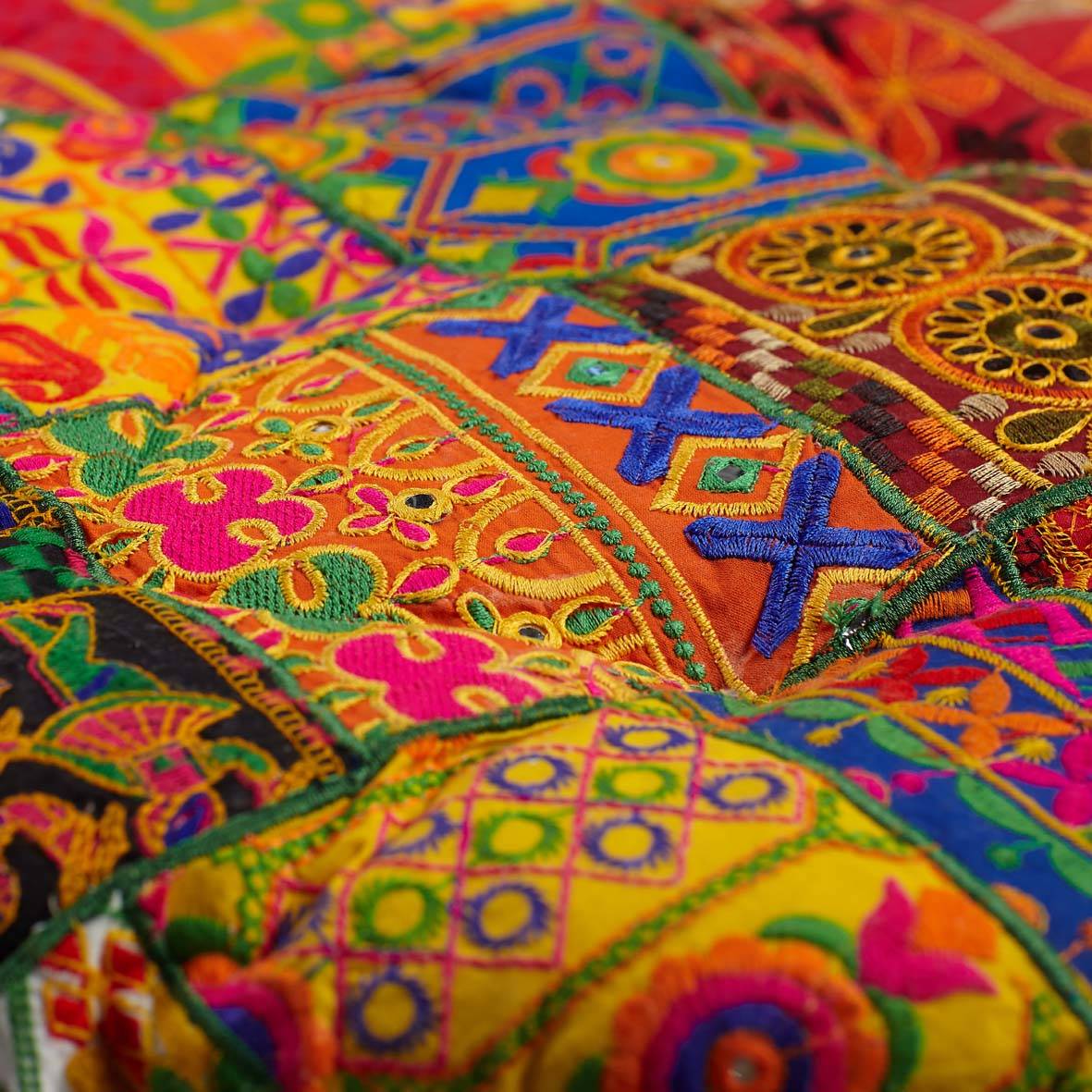 Декоративные подушки Gypsy с вышивкой 