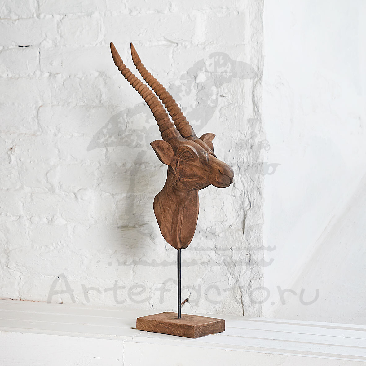 Голова антилопы из дерева на подставке (большая)