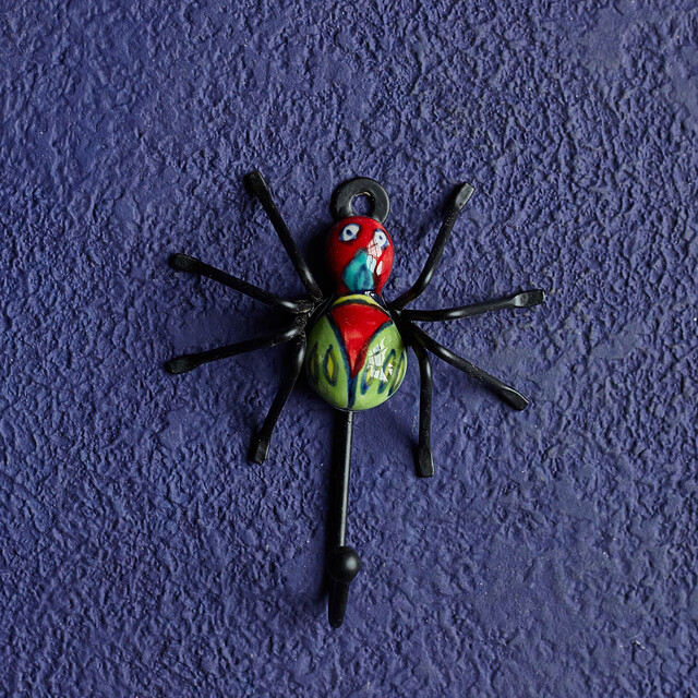 Крючок керамический Spider