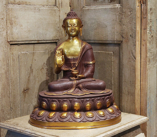 Статуя "Будда Шакьямуни"