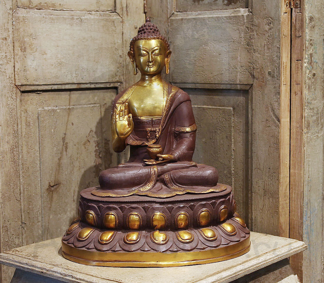 Статуя "Будда Шакьямуни"