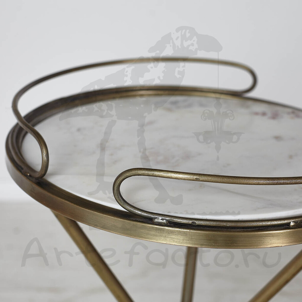 Круглый столик с металлическими ножками и мраморной столешницей