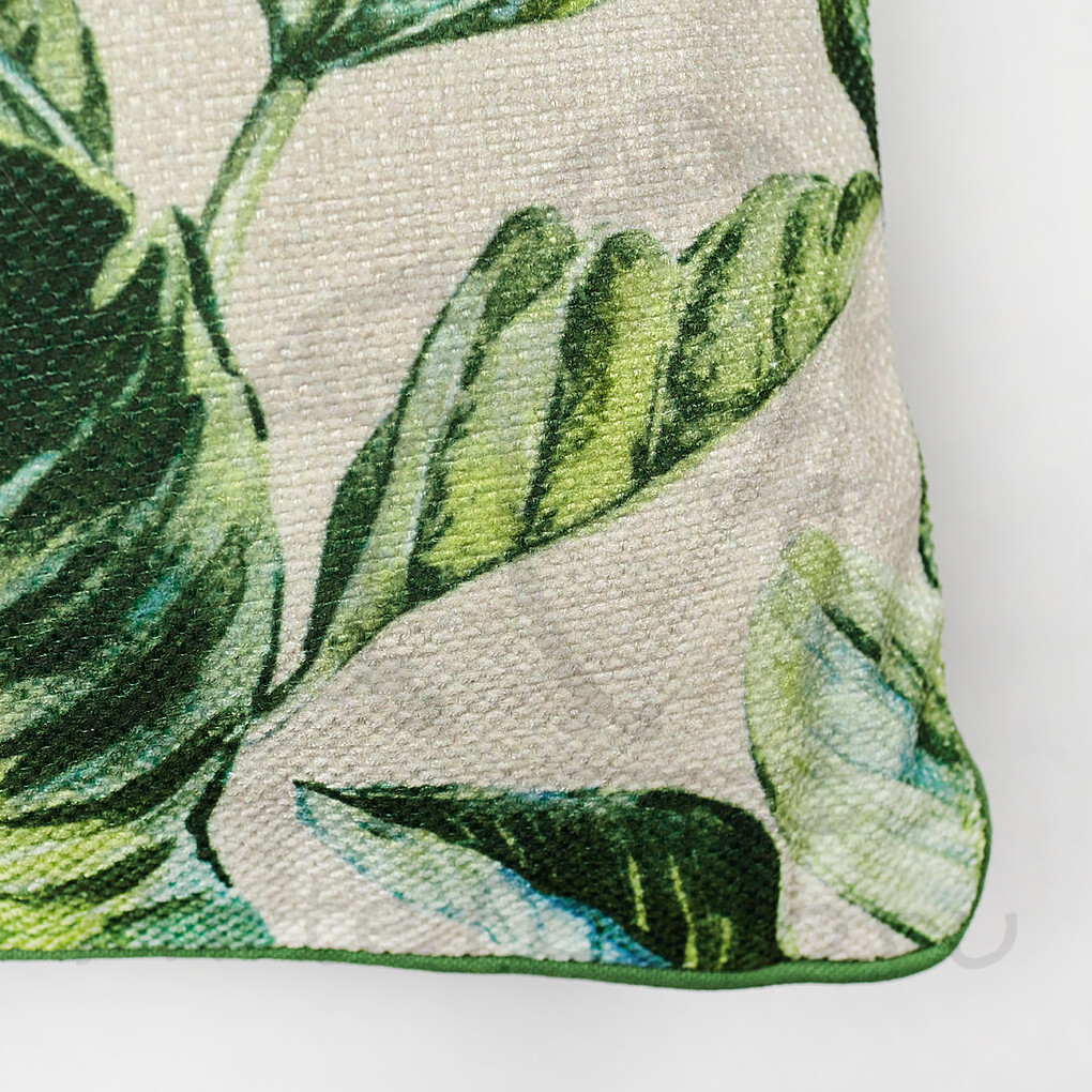 Хлопковая подушка с принтом тропических листьев