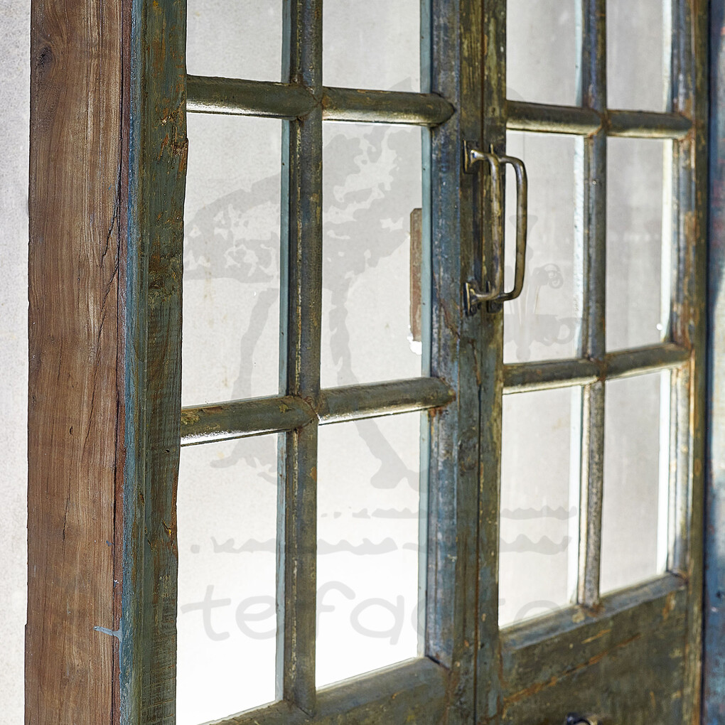 Старинная дверь Diya