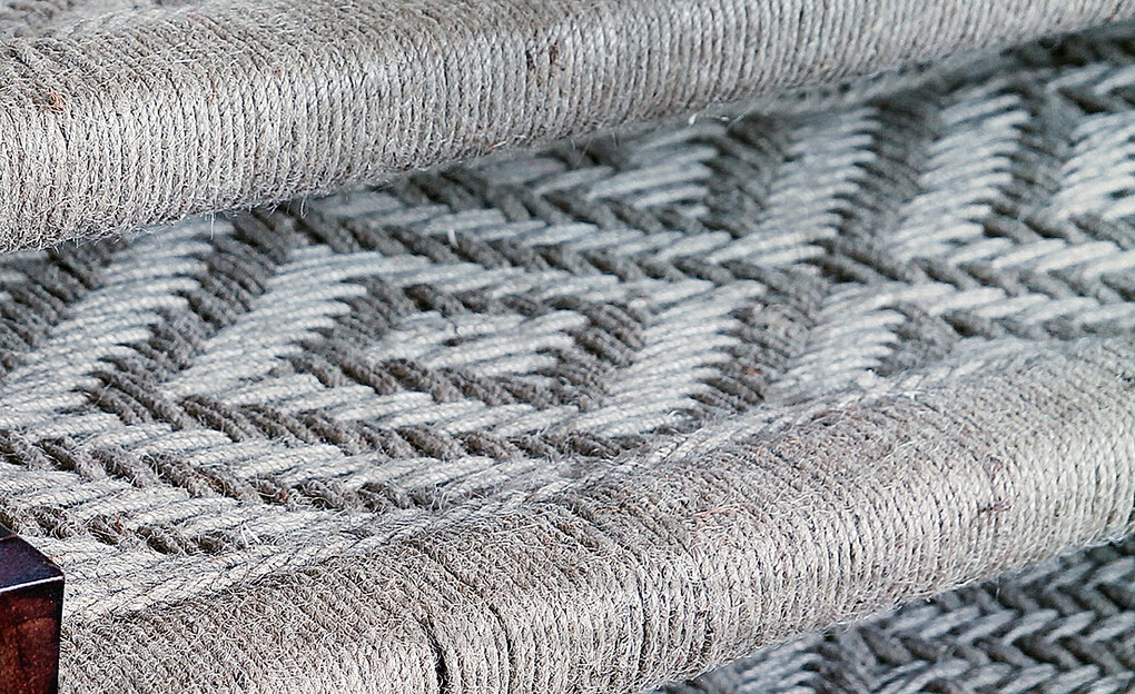 Индийская чарпая с плетеным сиденьем
