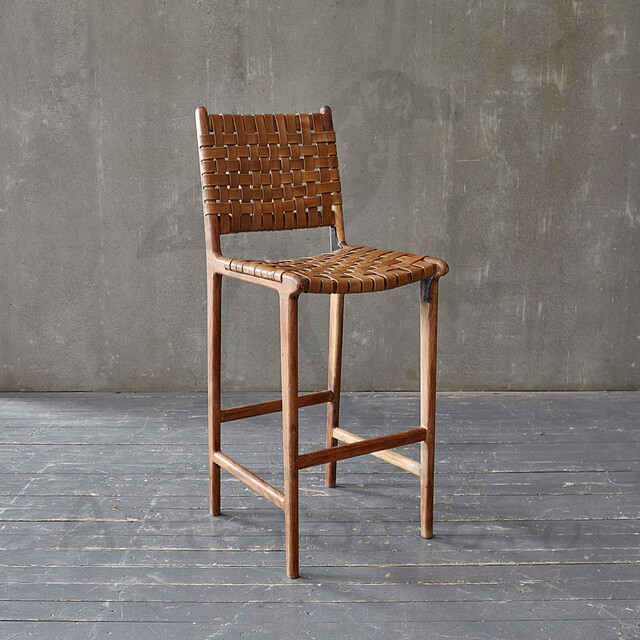 Барный стул с плетеным кожаным сиденьем
