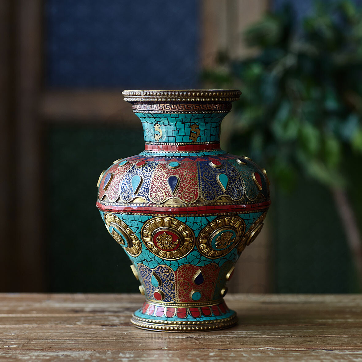 Декоративная ваза в восточном стиле