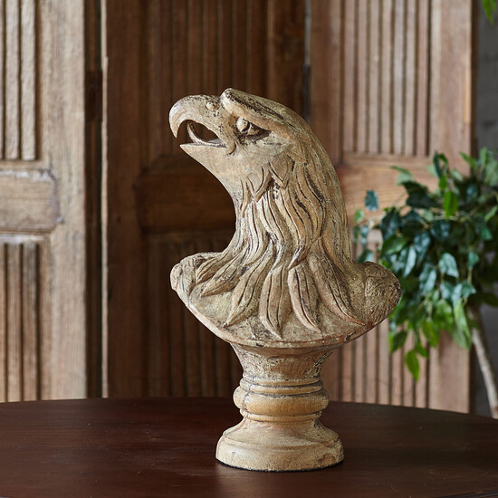 Деревянная статуэтка голова орла