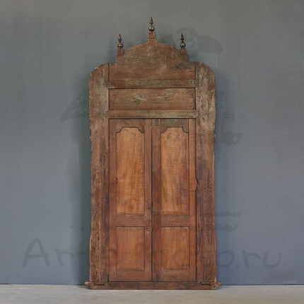 Резная деревянная дверь из Индии