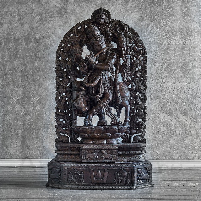 Деревянная статуя Кришна