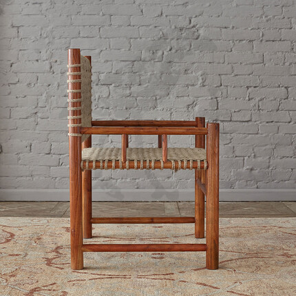 Деревянное кресло с плетением из джута
