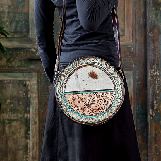 Круглая кожаная сумка в этническом стиле