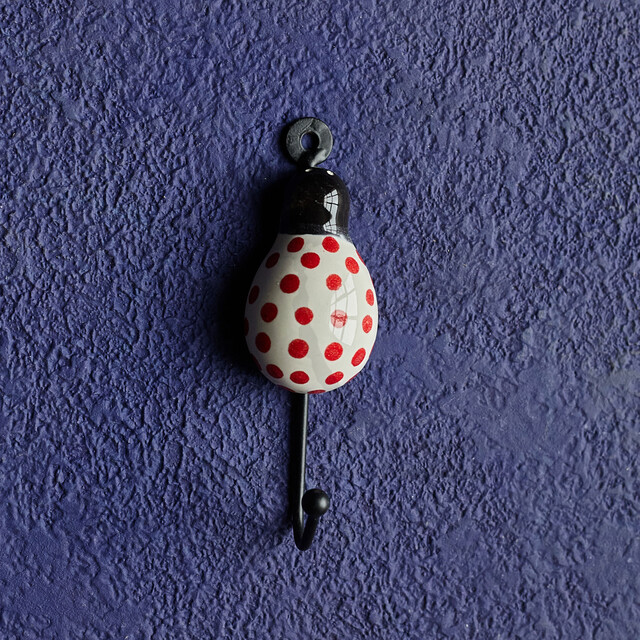 Крючок керамический Ladybug