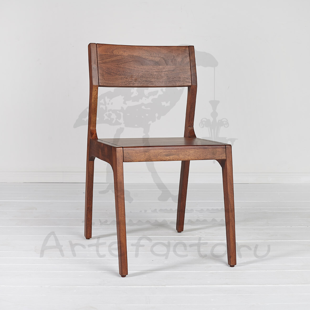 Обеденный минималистичный стул из массива акации