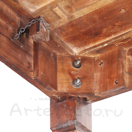 Раскладной деревянный стол в деревенском стиле