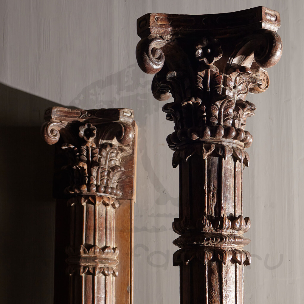 Комплект старинных колонн, 4 шт Комплект старинных колонн, 4 шт