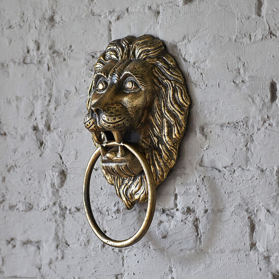 Декоративный дверной молоток в виде льва