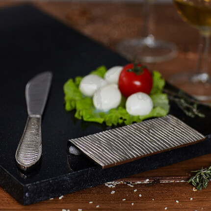 Сервировочный поднос из мрамора и нож для сыра Black Ingot