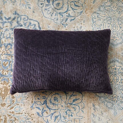 Темно-фиолетовая подушка ручной работы