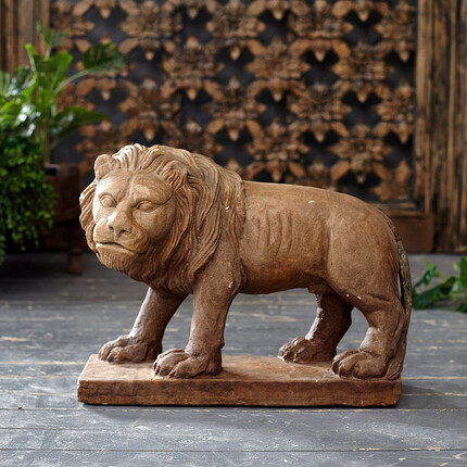 Садовая скульптура лев