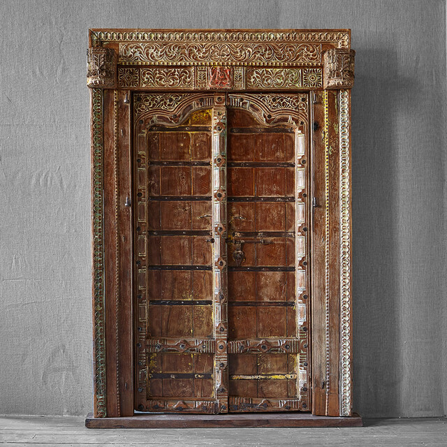 Старинная дверь Suraksh
