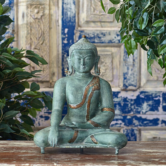 Латунная статуэтка сидящий Будда