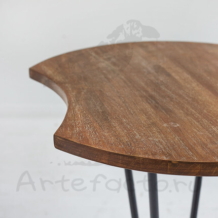 Столик с деревянной столешницей в стиле лофт