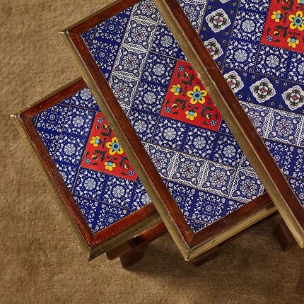 Деревянные индийские кофейные столики, декорированные плиткой