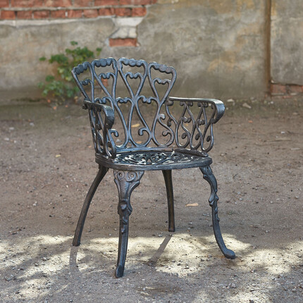 Кованное кресло для сада
