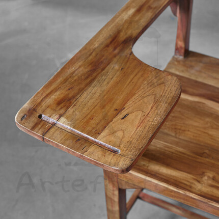 Деревянный стул со столиком