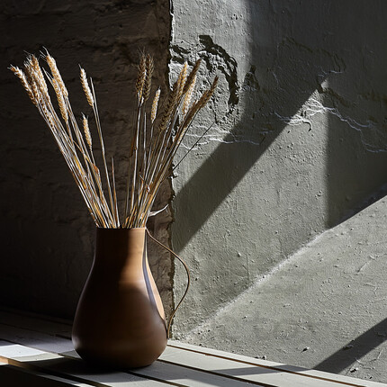 Металлическая ваза с ручкой, скандинавский стиль