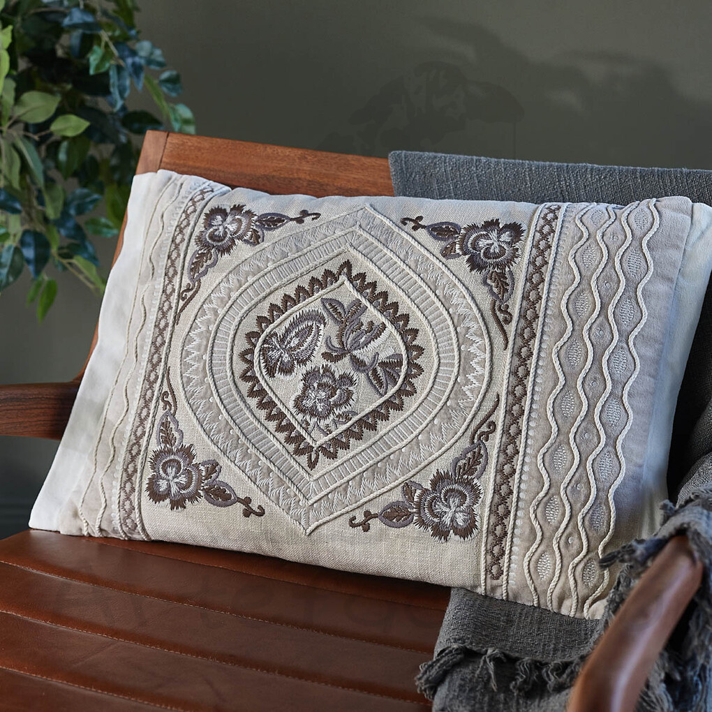 Купить Декоративные подушки от Togas в официальном интернет-магазине