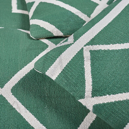 Зелёная квадратная подушка, обитая килимом