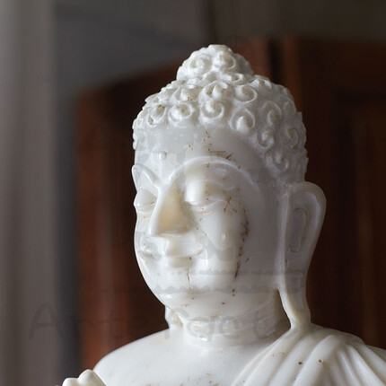 Мраморная статуэтка сидящий Будда