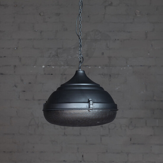 Черный светильник с металлической решеткой в стиле лофт