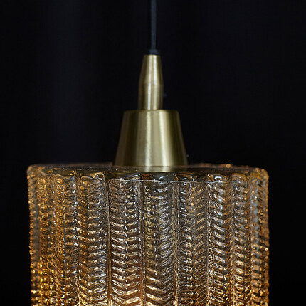 Подвесной светильник со стеклянным рифлёным плафоном